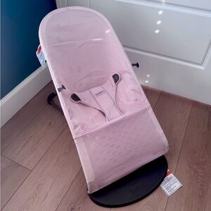 Baby Bjorn Bliss Bouncer in Pearly Pink Mesh